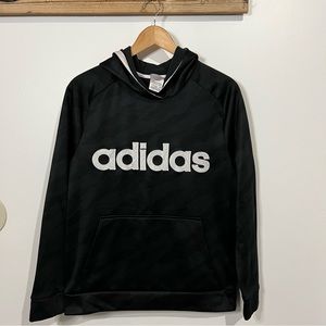 adidas
cket size 18/20 xl boy Originals
e s man fits with hat black